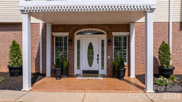 1360 Sweet briar Lane, Hickory, NC 28602