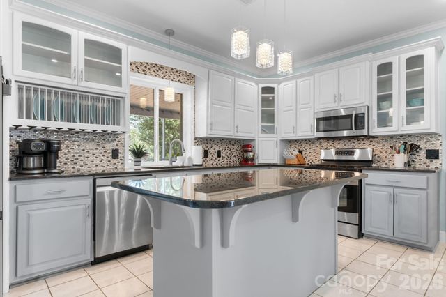 1360 Sweet briar Lane, Hickory, NC 28602