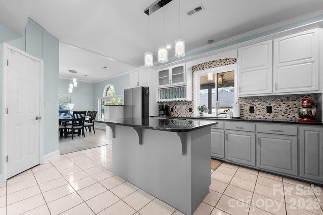 1360 Sweet briar Lane, Hickory, NC 28602