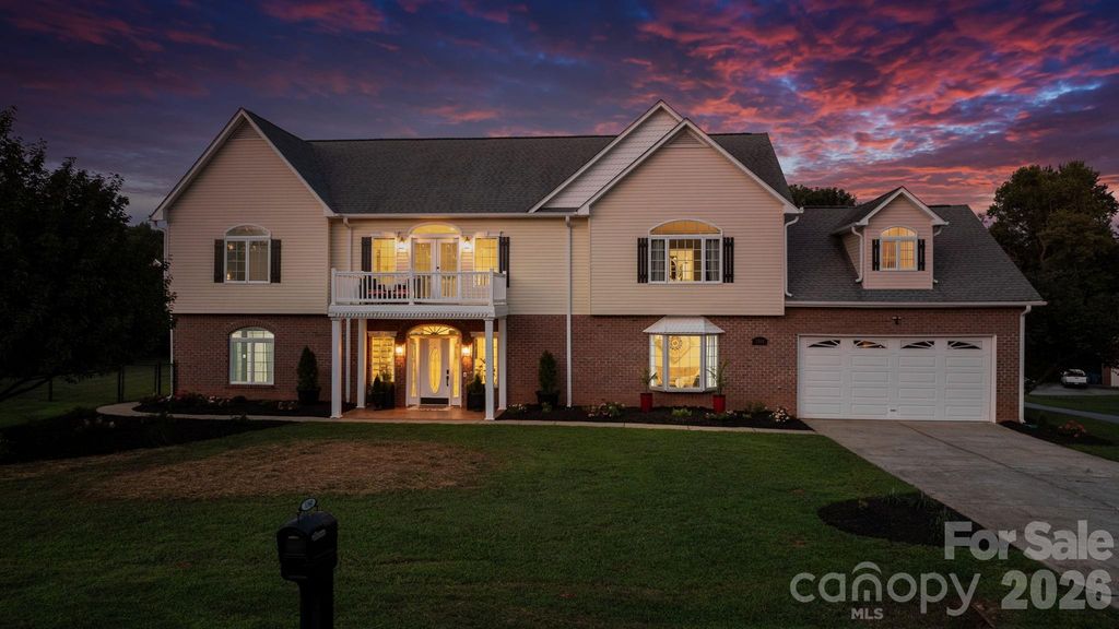 1360 Sweet briar Lane, Hickory, NC 28602