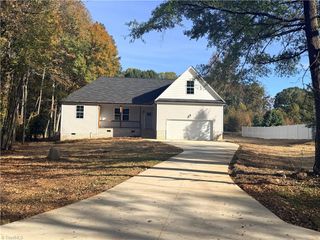 901 EDGEMONT Road, Greensboro, NC 27406