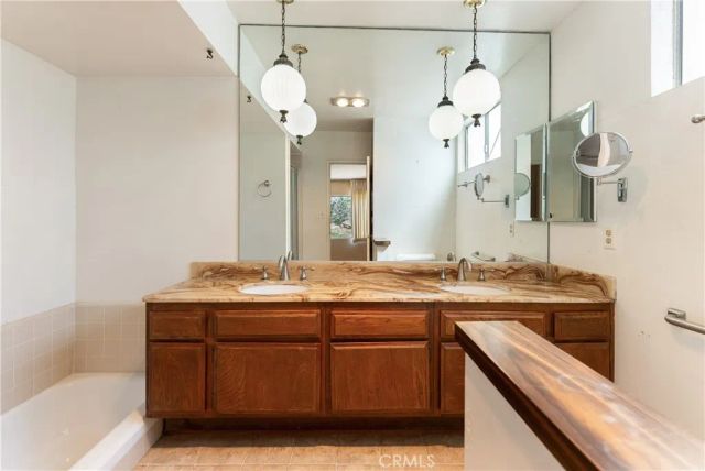 203 S Carson, Beverly Hills, CA 90211