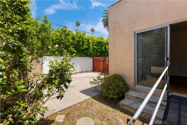 203 S Carson, Beverly Hills, CA 90211