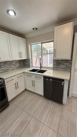 10087 Yellow Canary Avenue, Las Vegas, NV 89117