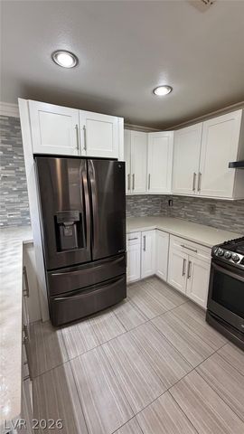 10087 Yellow Canary Avenue, Las Vegas, NV 89117