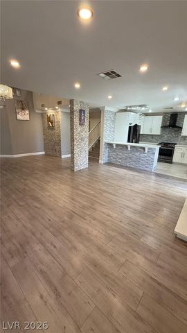 10087 Yellow Canary Avenue, Las Vegas, NV 89117