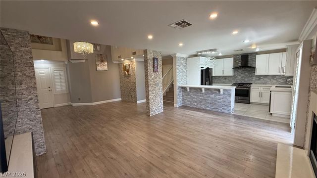 10087 Yellow Canary Avenue, Las Vegas, NV 89117