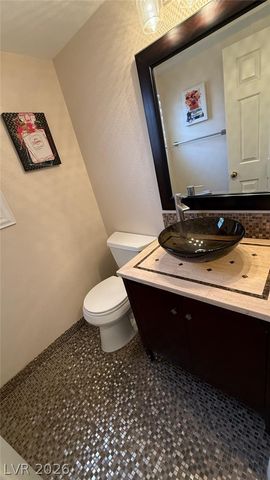 10087 Yellow Canary Avenue, Las Vegas, NV 89117
