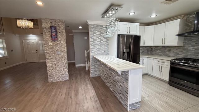10087 Yellow Canary Avenue, Las Vegas, NV 89117