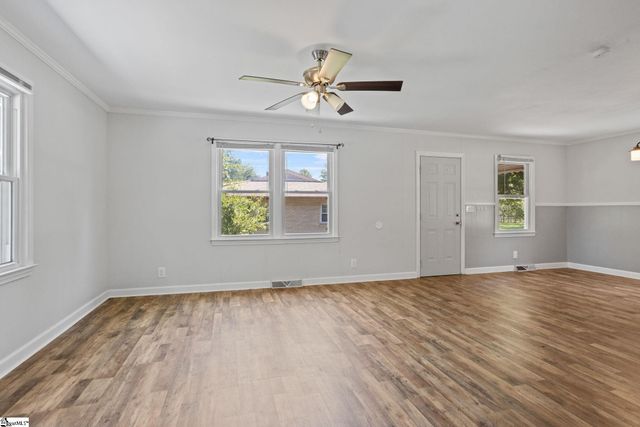 706 W Lee Road, Taylors, SC 29687