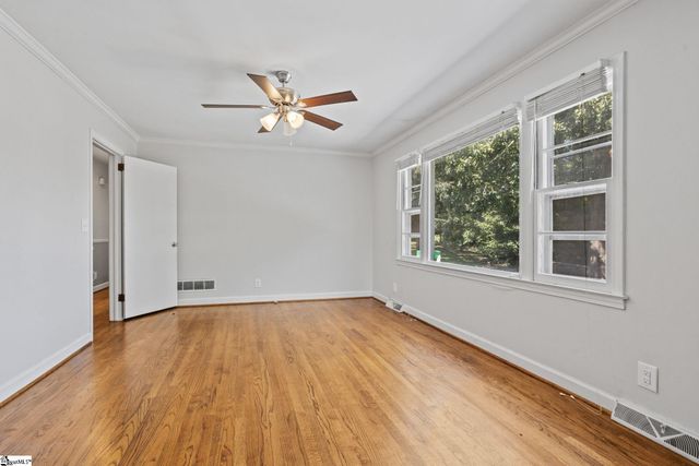 706 W Lee Road, Taylors, SC 29687