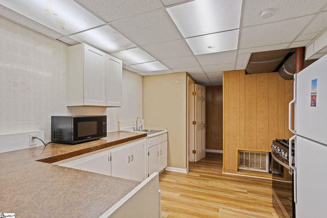 706 W Lee Road, Taylors, SC 29687