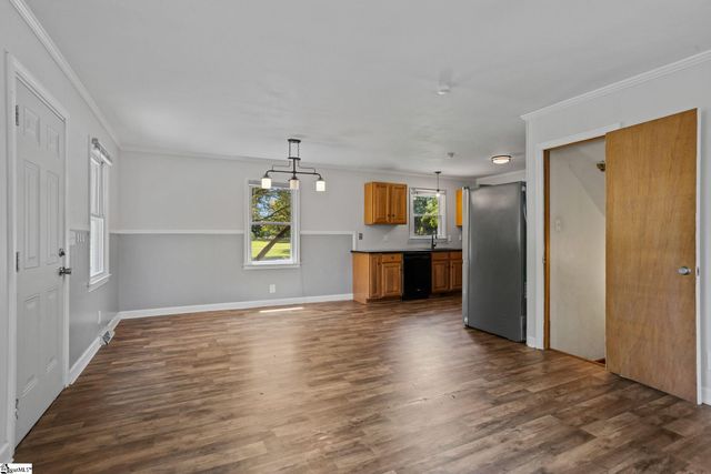 706 W Lee Road, Taylors, SC 29687