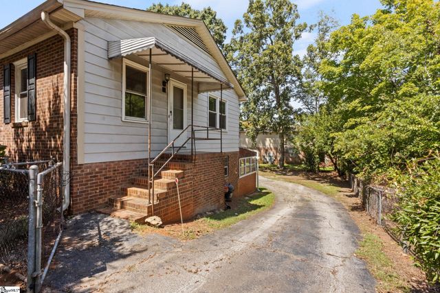 706 W Lee Road, Taylors, SC 29687