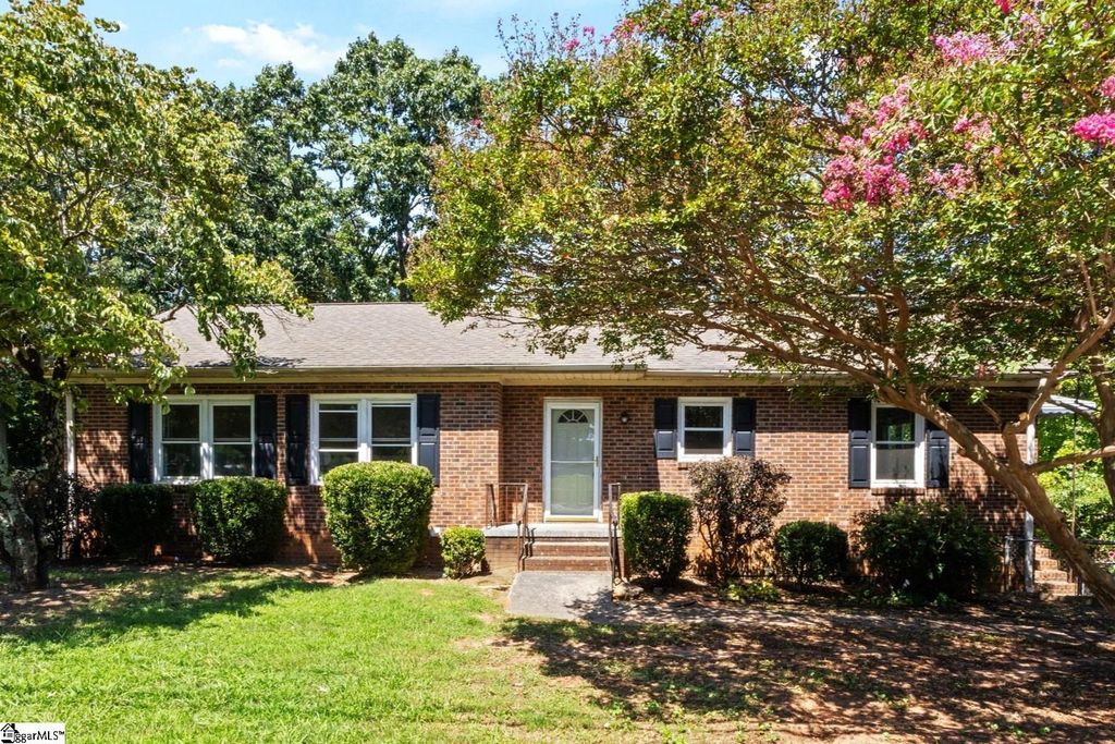 706 W Lee Road, Taylors, SC 29687