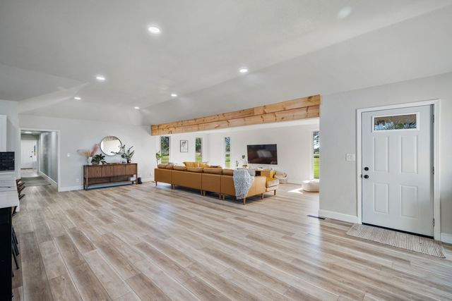 10888 Poppy Drive, Neosho, MO 64850