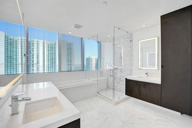 851 NE 1st Ave 4001, Miami, FL 33132