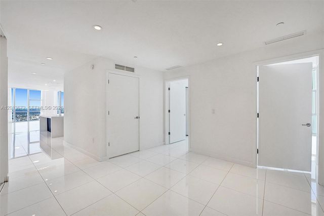 851 NE 1st Ave 4001, Miami, FL 33132
