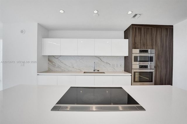 851 NE 1st Ave 4001, Miami, FL 33132