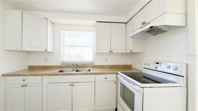 8204 N SEMMES STREET, Tampa, FL 33604