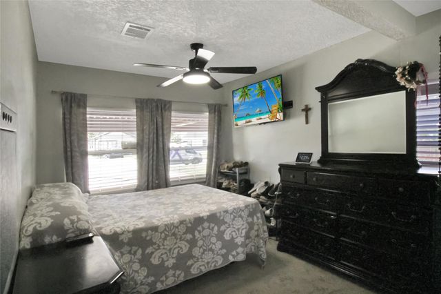 306 W Houston Avenue, Pasadena, TX 77502