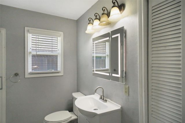 306 W Houston Avenue, Pasadena, TX 77502