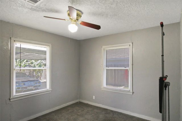306 W Houston Avenue, Pasadena, TX 77502