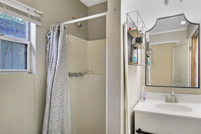 306 W Houston Avenue, Pasadena, TX 77502