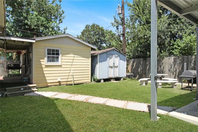 306 W Houston Avenue, Pasadena, TX 77502