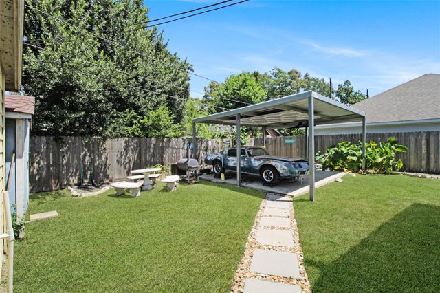 306 W Houston Avenue, Pasadena, TX 77502