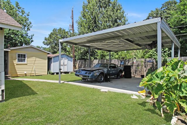 306 W Houston Avenue, Pasadena, TX 77502