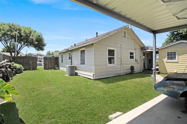 306 W Houston Avenue, Pasadena, TX 77502