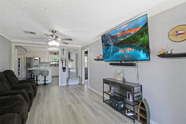306 W Houston Avenue, Pasadena, TX 77502