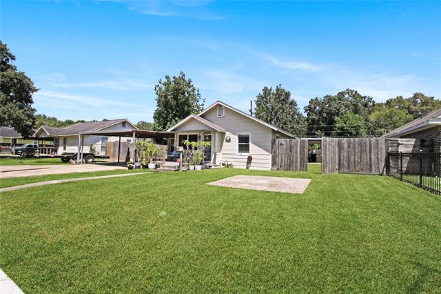 306 W Houston Avenue, Pasadena, TX 77502