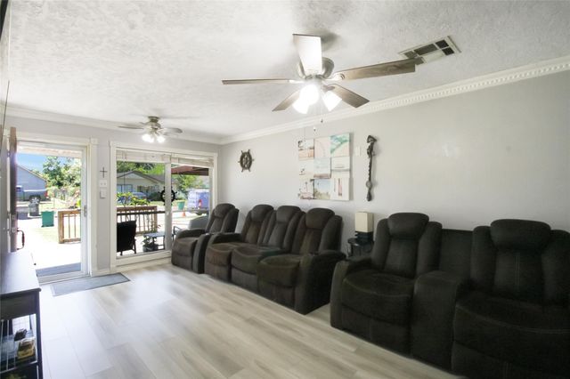 306 W Houston Avenue, Pasadena, TX 77502