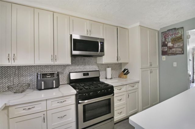 306 W Houston Avenue, Pasadena, TX 77502
