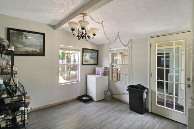306 W Houston Avenue, Pasadena, TX 77502
