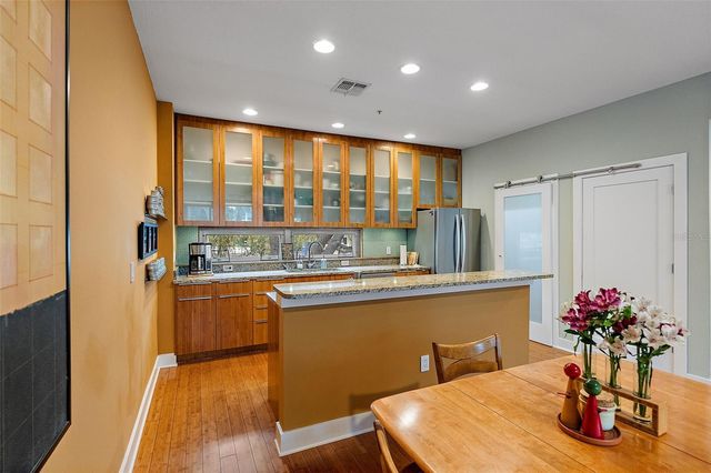 325 5TH AVENUE S 10, St Petersburg, FL 33701