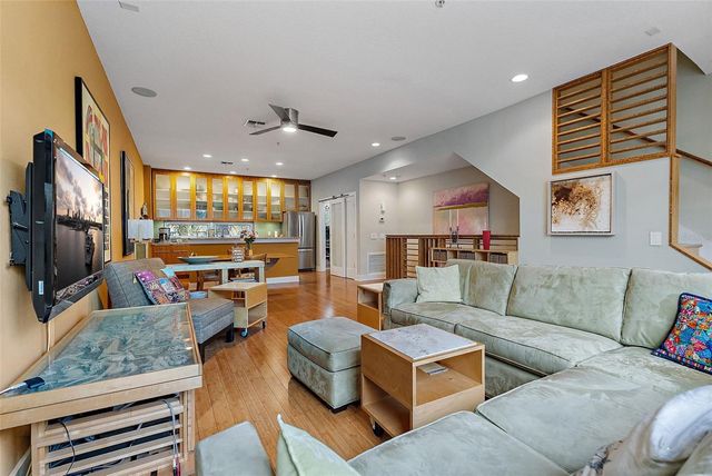 325 5TH AVENUE S 10, St Petersburg, FL 33701