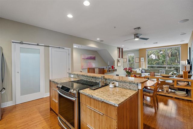 325 5TH AVENUE S 10, St Petersburg, FL 33701