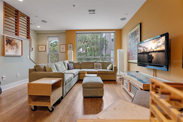 325 5TH AVENUE S 10, St Petersburg, FL 33701