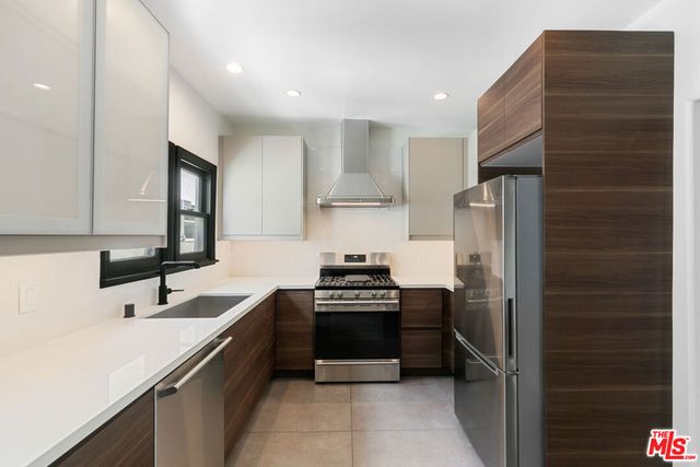 458 N Sierra Bonita Avenue 460, Los Angeles, CA 90036
