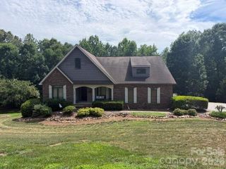 1448 Brookstone Drive, Hickory, NC 28602