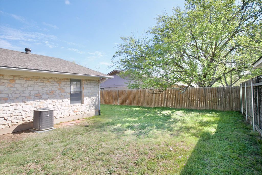1301 Glenda DR B, Round Rock, TX 78681