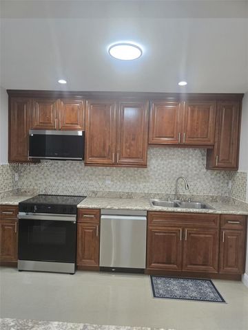 780 W 74th Pl, Hialeah, FL 33014