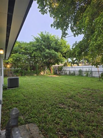 780 W 74th Pl, Hialeah, FL 33014