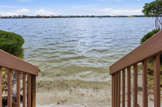 47 N Lakeshore Drive, Hypoluxo, FL 33462