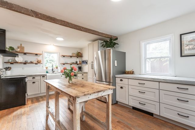 719 Warren Ave, Swansea, MA 02777
