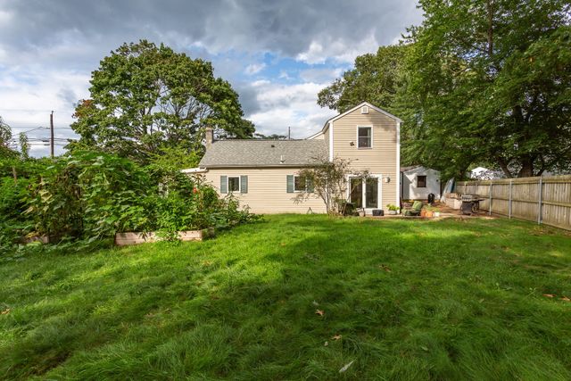 719 Warren Ave, Swansea, MA 02777