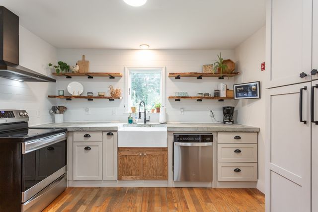 719 Warren Ave, Swansea, MA 02777
